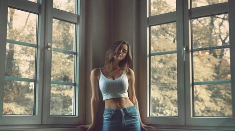 曲線美のxxx オンリーファンズ 無料ヌード アーカイブ