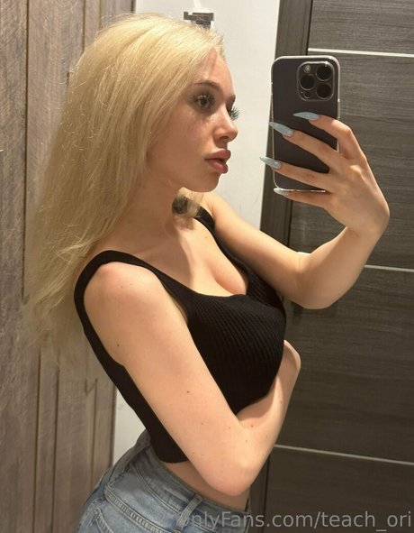 ヌードの若いオンリーファンズ エロ 写真