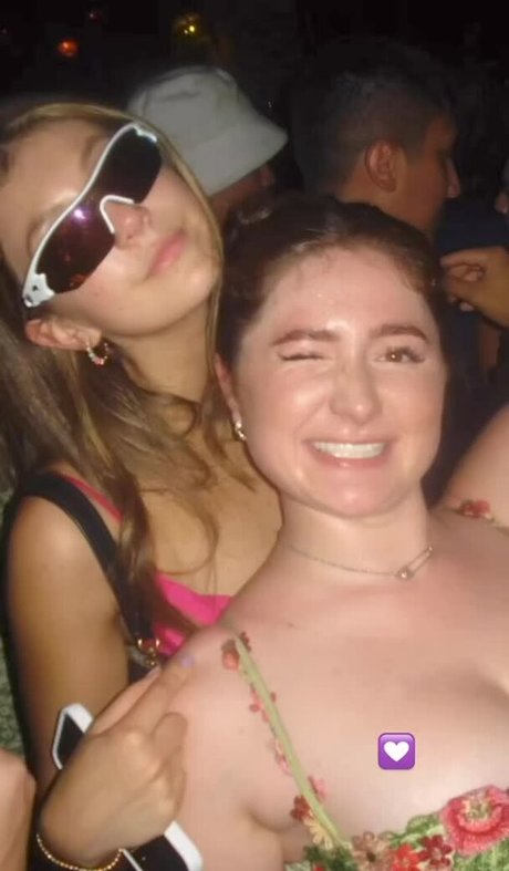 Emma Kenney ポルノスター トップ 写真