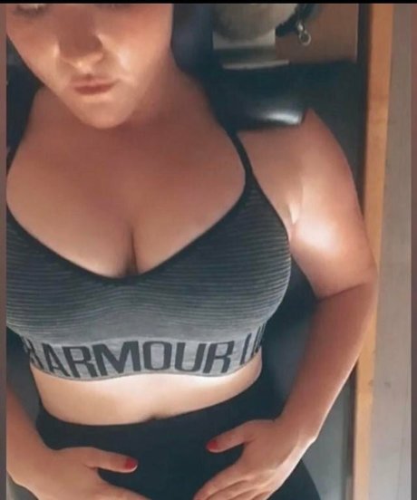 Emma Kenney ヌードスター 写真