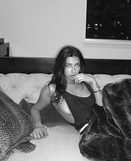 アジアン・エボニー・オンリーファンズ 無料ヌード 写真