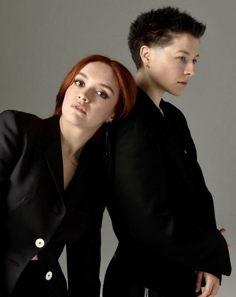 Olivia Cooke エロティックなポルノスター 写真