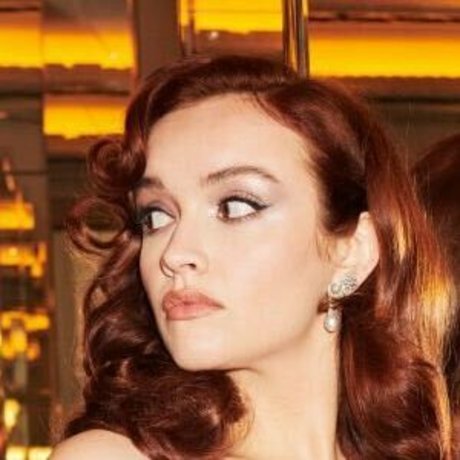 Olivia Cooke ヌードモデル 写真