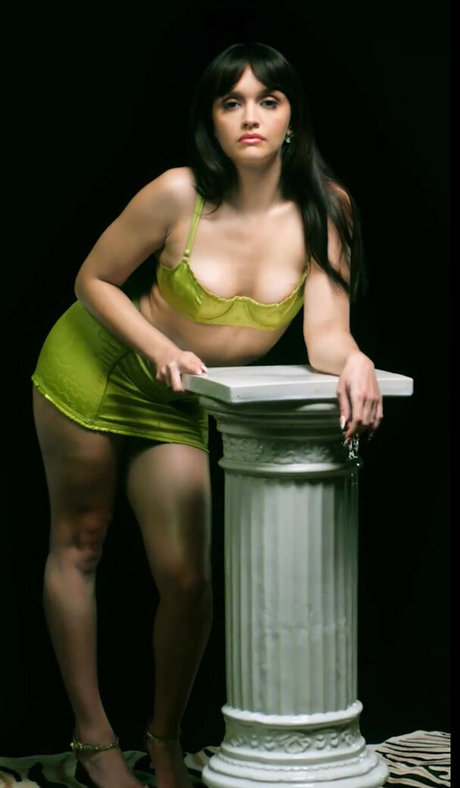 Olivia Cooke ポルノスター 美しい 画像