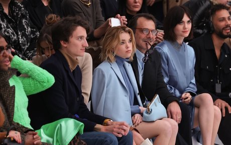 Milly Alcock 無料のポルノスター 画像