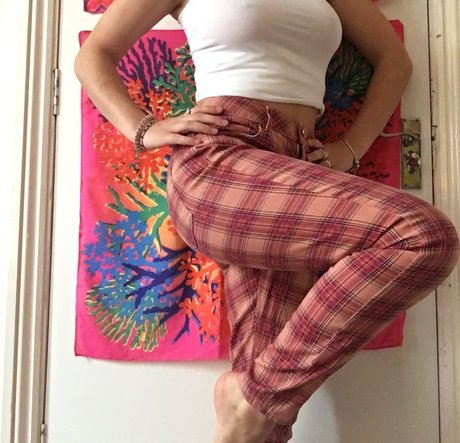 Miss Manganese ASMR 素敵な女優 写真