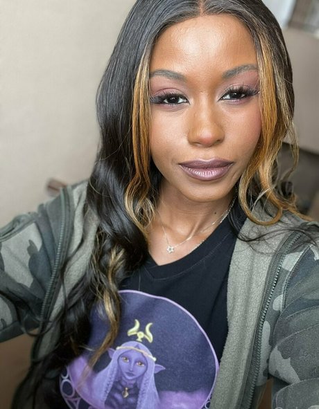 asmrマッサージオンリーファンズ 無料 写真