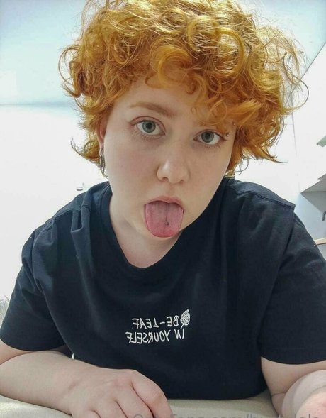 お尻を広げるオンリーファンズ アートヌード 写真