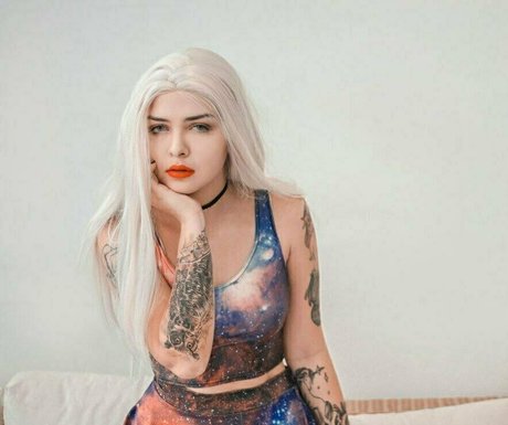 トランス熟女オンリーファンズ エロチック 写真