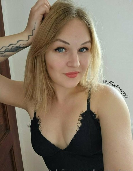 ナースオンリーファンズ ポルノグラフィック 写真