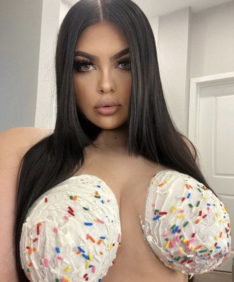 KatEstrada ポルノスター 独占 画像