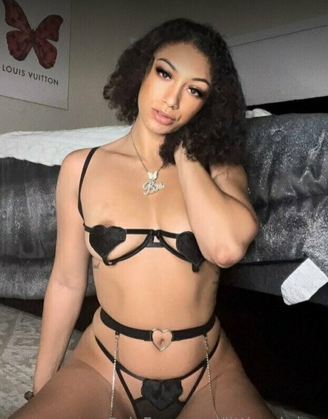 フィットネス熟女オンリーファンズ セクシー 写真