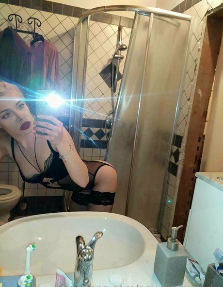 ヌード妻オンリーファンズ エロ 写真