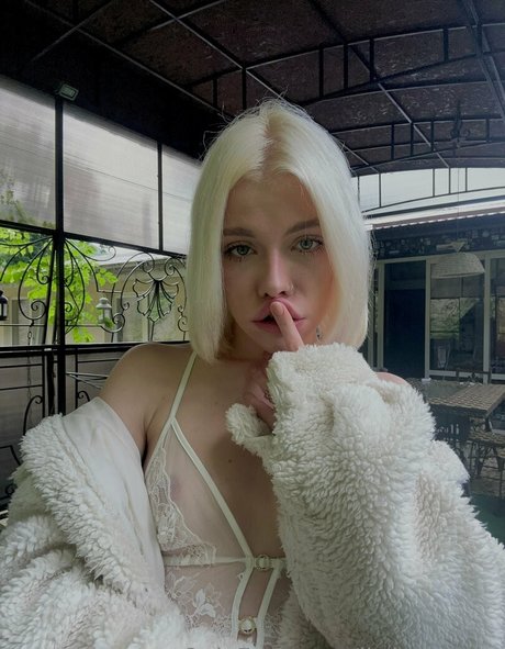 金髪のホットな妻オンリーファンズ えろた 写真