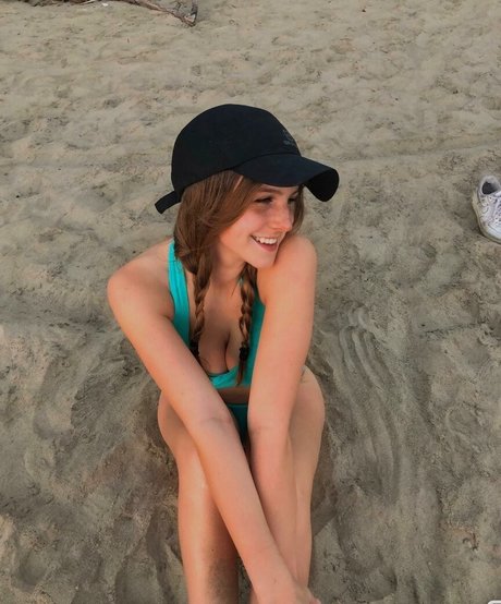 Bela S ポルノスター ヌード 写真