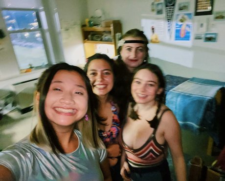 Deena E 完璧なポルノスター アーカイブ