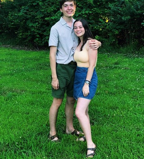 Deena E ポルノスター 独占 画像