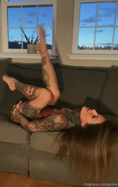 asmr 足 オンリーファンズ ヌード 写真