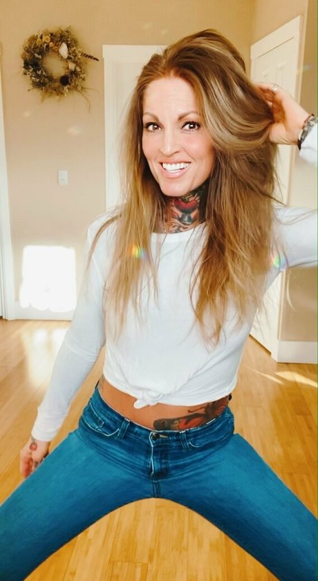 巨乳カップルオンリーファンズ 可愛い 画像