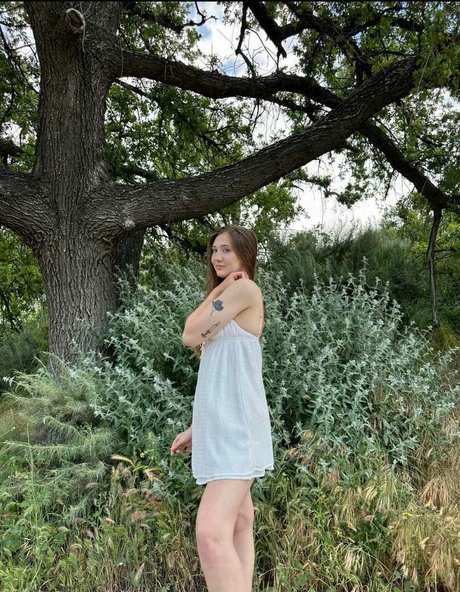 曲線美のランジェリーオンリーファンズ セクシーヌード 画像