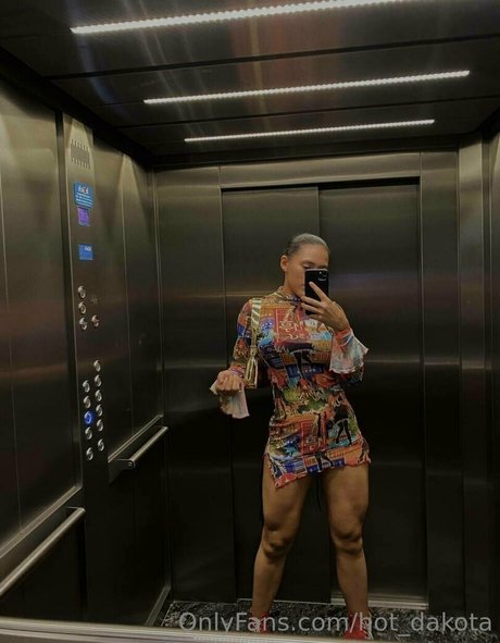 巨乳タトゥーオンリーファンズ ポルノ ギャラリー