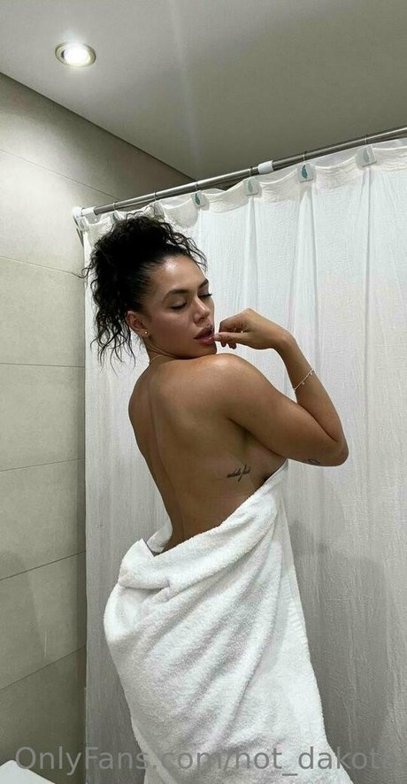 hot dakota アート女優 画像