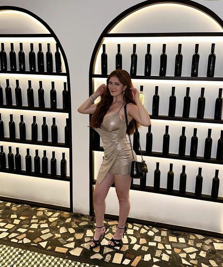 Emily Fiore トップモデル 画像