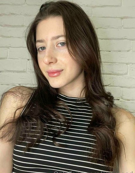 ベビーシッターオンリーファンズ 美しいxxx 画像