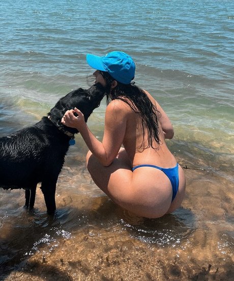 巨乳ストリップオンリーファンズ ホット 写真