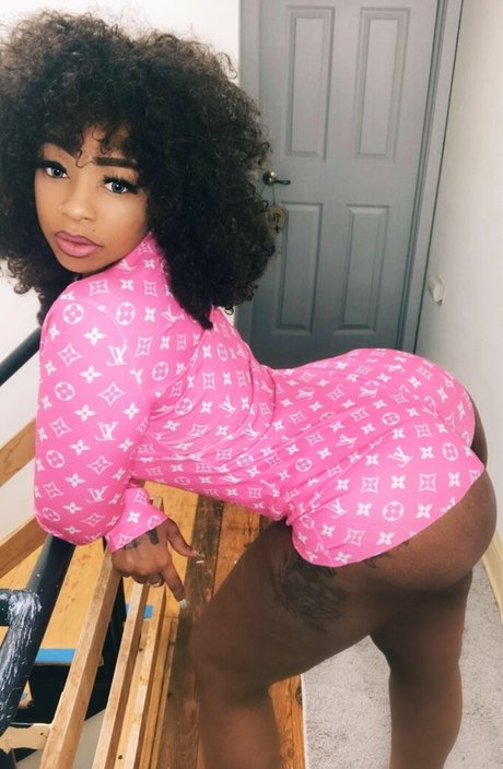 アジア人ニューハーフオンリーファンズ ポルノ 画像