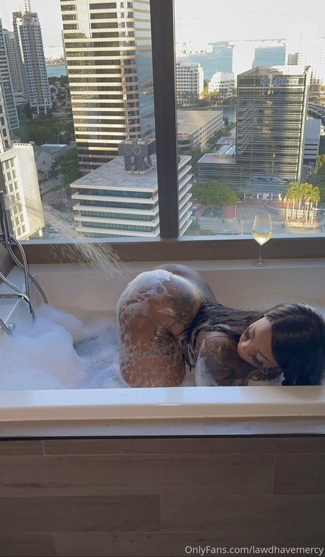 小柄な足オンリーファンズ ヌード 画像