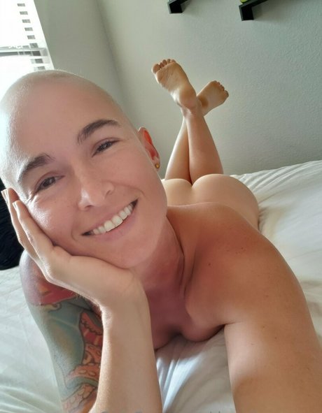 アナルから口へオンリーファンズ 美しいヌード 写真