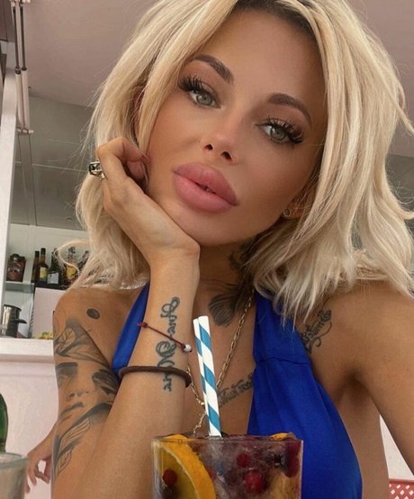 deeadivina ヌード女優 写真