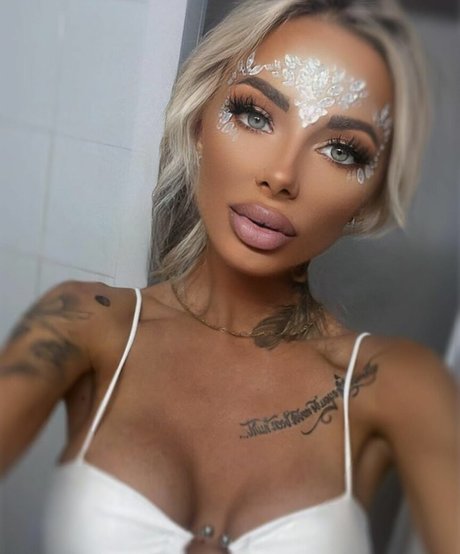 デカ尻ティーンオンリーファンズ 無料セクシー 写真