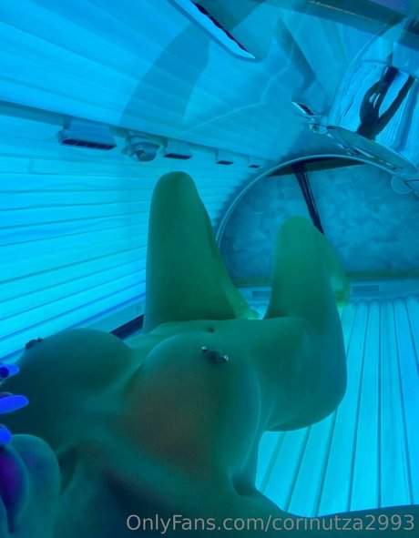 Corinutza2993 裸のポルノスター 写真