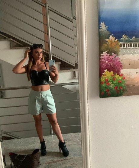 Sarah Slavo セクシーなスター アーカイブ