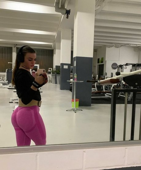 Sarah Slavo 無料モデル 写真