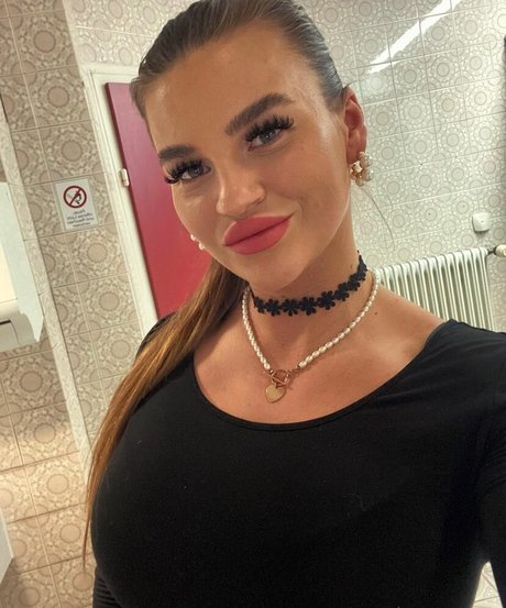 Sarah Slavo ホットなポルノスター 画像