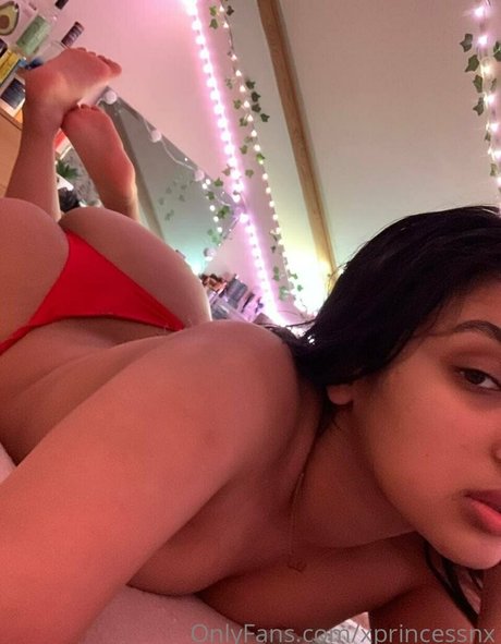 パンツを食い込ませるオンリーファンズ えろた 写真