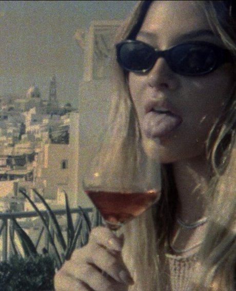 巨乳オナニーオンリーファンズ xxx 写真