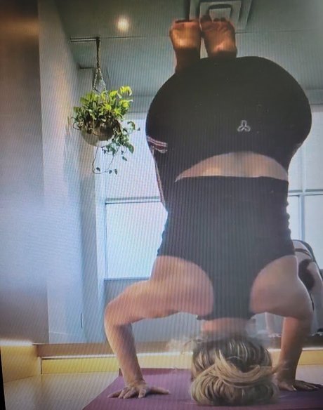 巨乳ランジェリーオンリーファンズ エロチック 写真