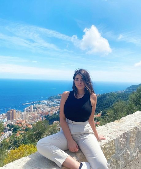 曲線美のブロンドオンリーファンズ 美しい裸 写真