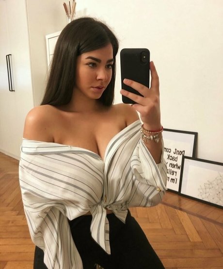 ボディビルダーヌードオンリーファンズ 無料ポルノ 写真