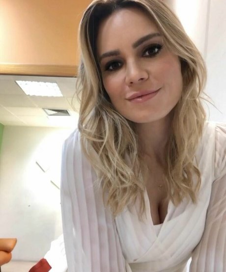 レズビアンフィスティングオンリーファンズ HD アーカイブ