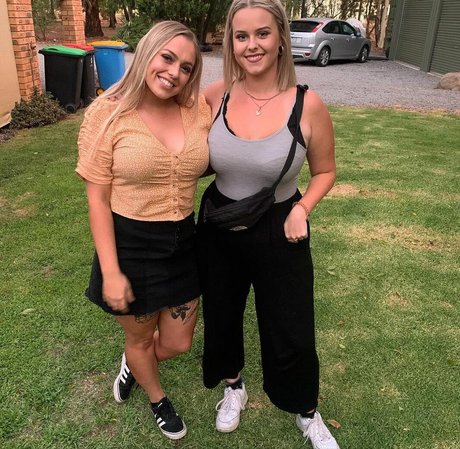 POV 熟女 オンリーファンズ アートヌード ギャラリー