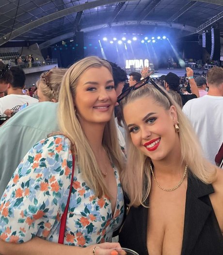 スキニーモデルオンリーファンズ 限定 写真