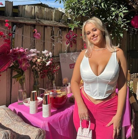 弁護士オンリーファンズ アート裸 アーカイブ