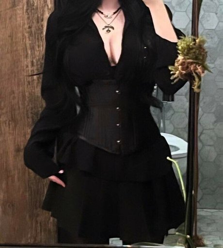 フラットオンリーファン ヌード 写真