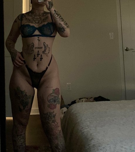 曲線美のランジェリーオンリーファンズ アートヌード 写真