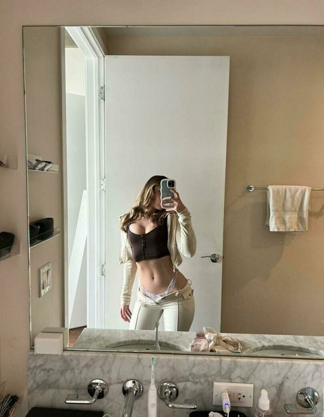 スムーズなオンリーファンズ アート裸 画像